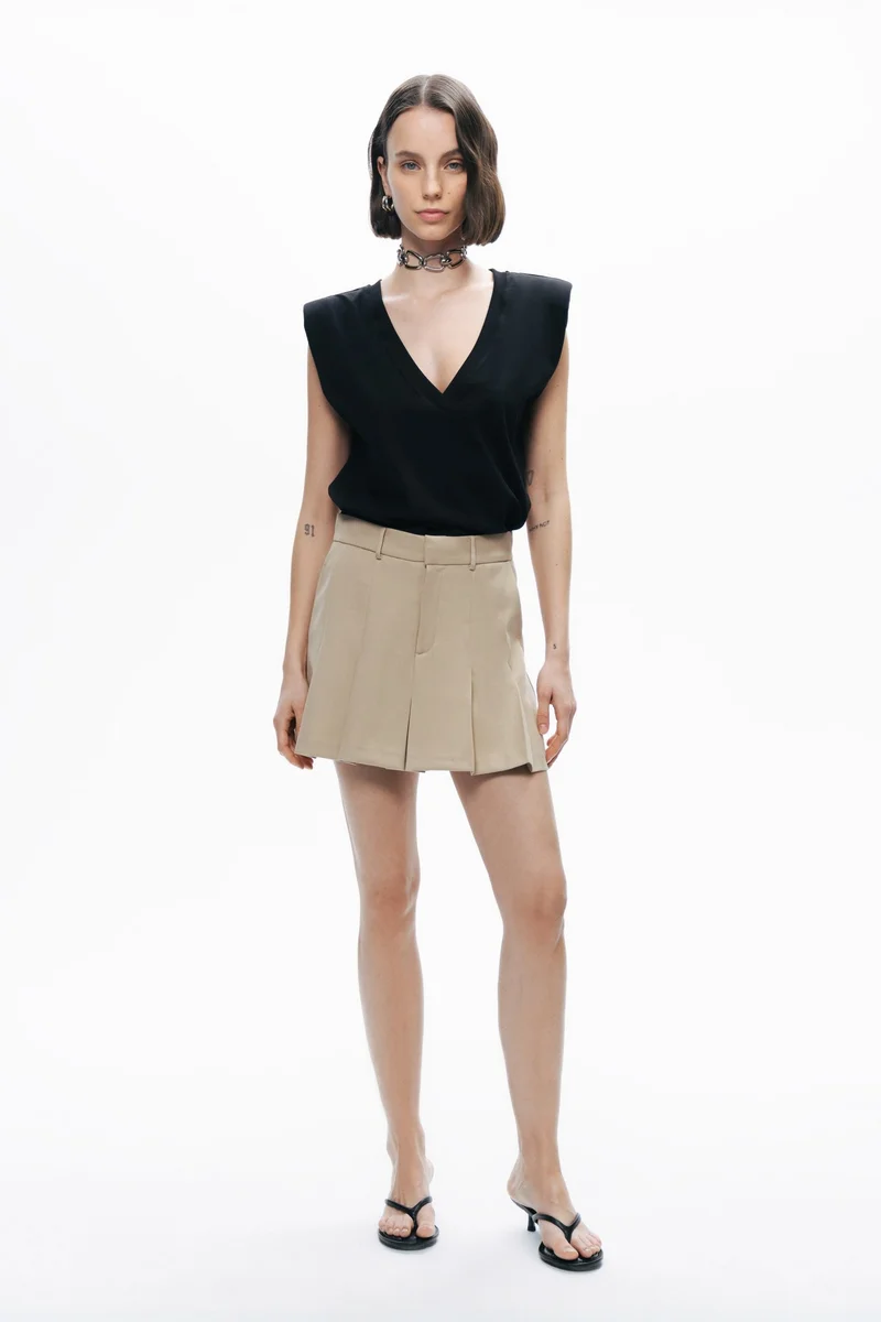 نوكتورن تيشيرت مبطن بياقة على شكل حرف